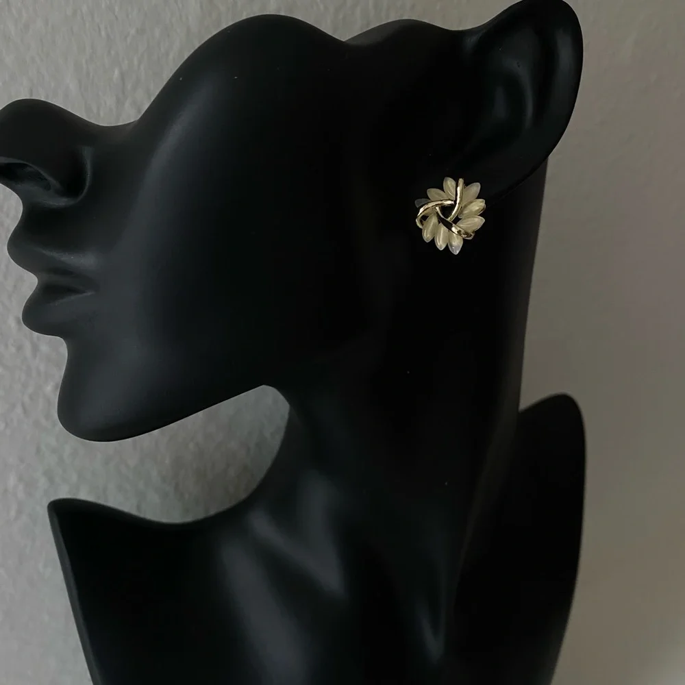 Crystal Ice Stud Earring - Picture 4 of 8